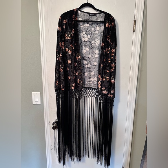 Nasty Gal Velour and Fringe Floral Top Size Medium - Picture 2 of 3